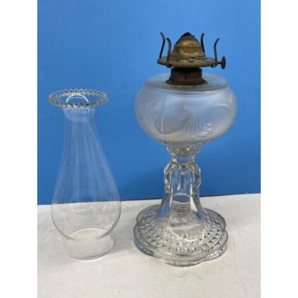 1890s ORIGINAL TEARDROP WITH EYEWINKER FROSTED PLUME FONT GLASS OIL LAMP - Picture 3 of 5